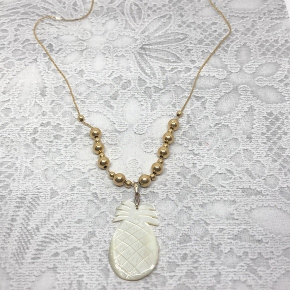 𝅺MoP Mother of Pearl Carved Pineapple Pendant Vintage Napier Necklace Upcycled - Picture 1 of 5